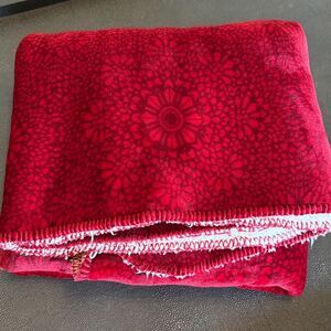 Sonoma Life+Style Red Floral Plush Faux Fur Blanket 50”X60”